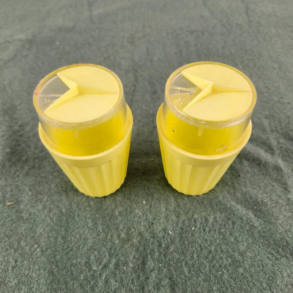 Vintage Retro Space Age Plastic Yellow‎ Clear 3 opening Salt & Pepper Shakers